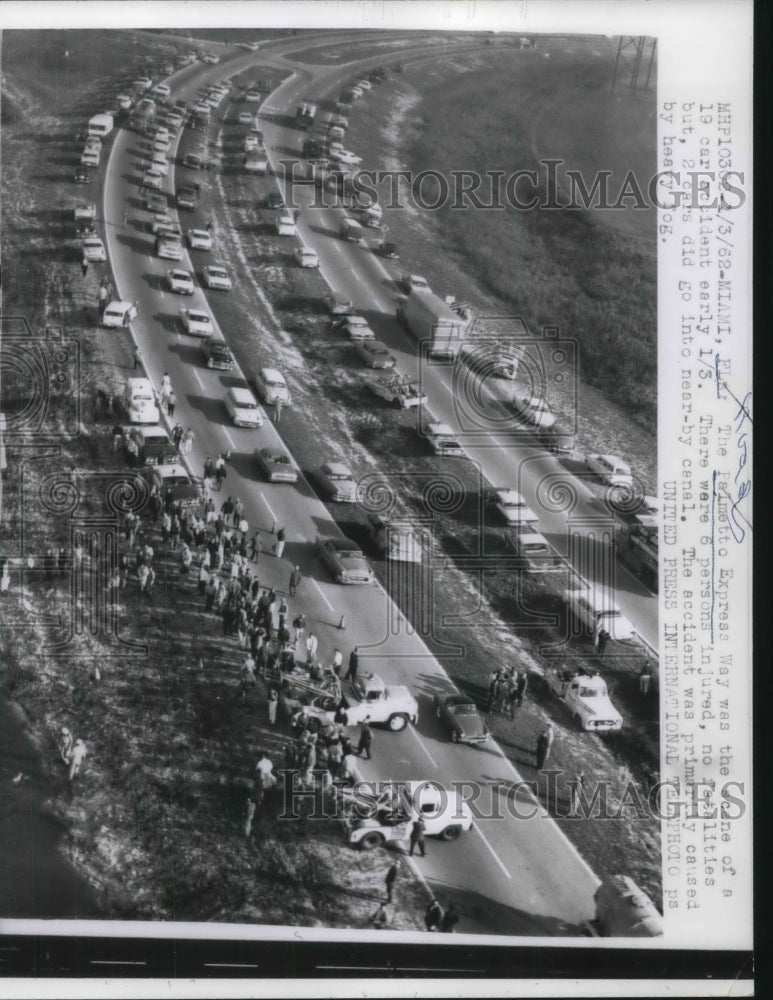 1962 The Palmetto Express Way, was the scene of a 19 car accident - Historic Images