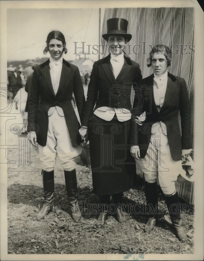 1929 Mrs Bernard Gimbel &amp; her daughters Carol &amp; Hope taking part of - Historic Images