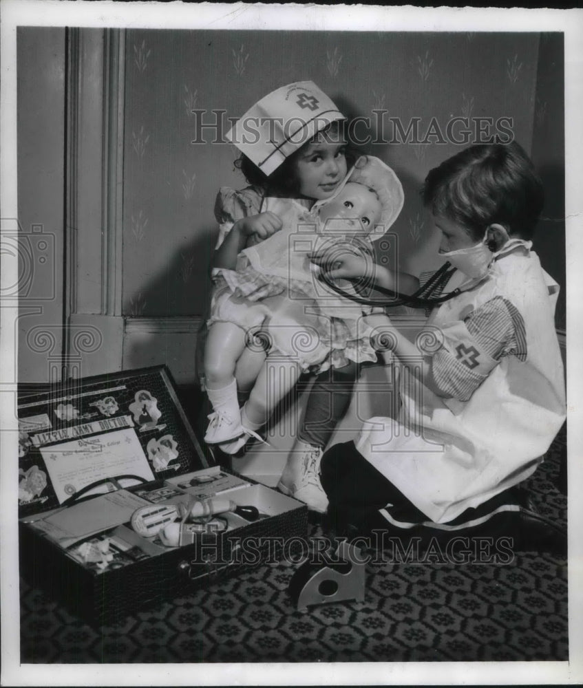 1942 Rita Gruberger, 3, Craig Smith, 4-Historic Images