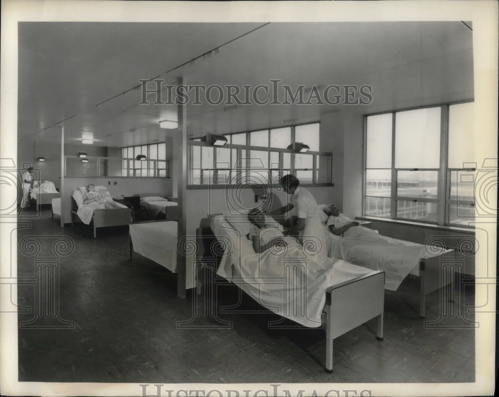 1958 Press Photo Patients &amp; Rns at Allegheny Hospital in Pittsburgh, Pa-Historic Images