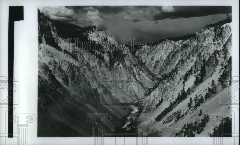 1968 Press Photo Aerial view of Yellowstone National Park - Historic Images