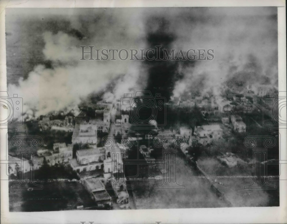 1944 Press Photo Italy, aerial view of San Sabastiano &amp; Mt Vesuvius explosion-Historic Images