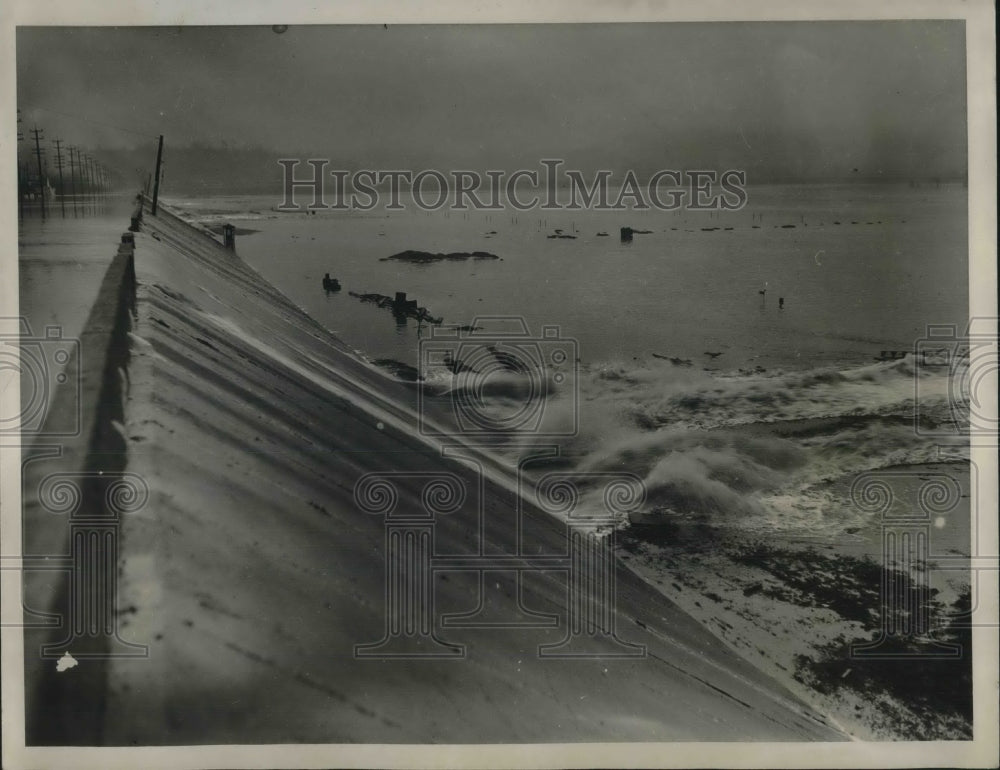 1937 Break in Beechmont Levee-Historic Images