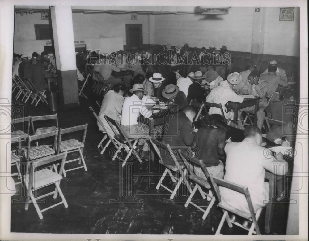 1950 Applicants for work at Cleveland, Ohio Cadillac tank plant - Historic Images