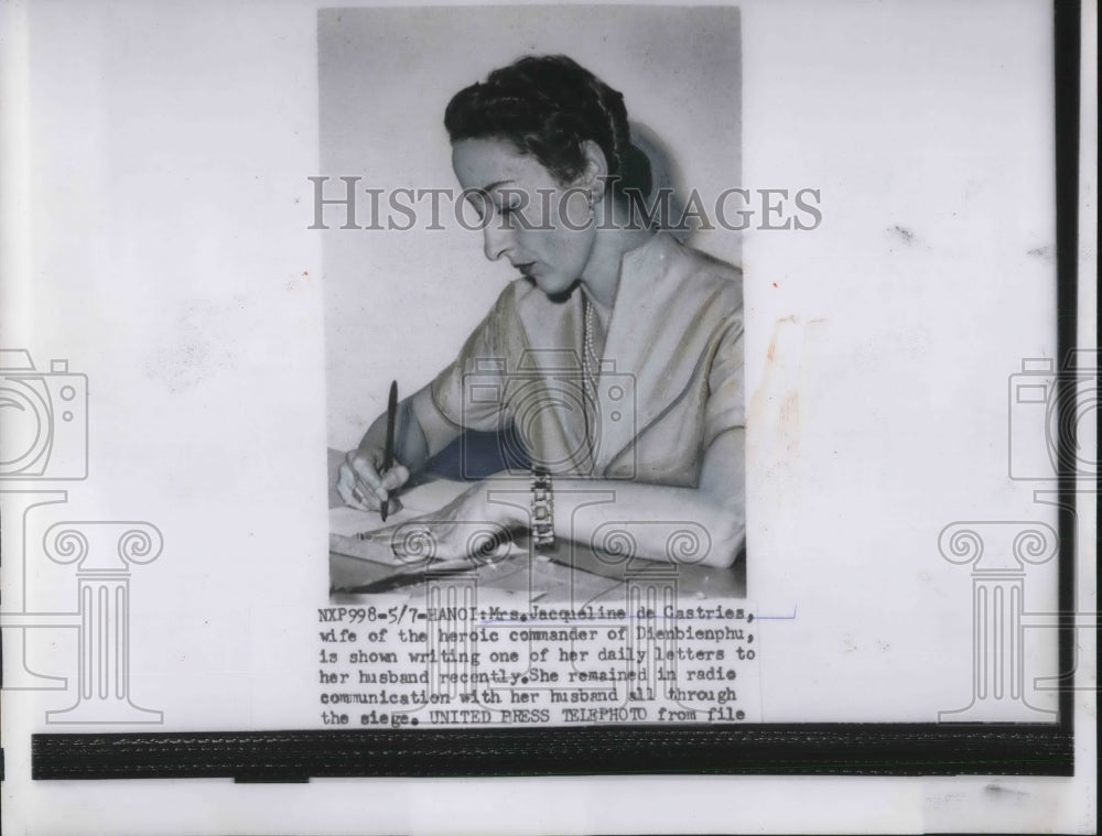 1954 Jacqueline de Castries, wife of the heroic comm. of Dienbienphu - Historic Images