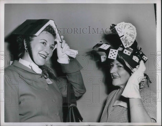 1955 Press Photo Wash.D.C. Mrs Wilma Bidwell, Mrs Margaret Poor in odd hat style-Historic Images
