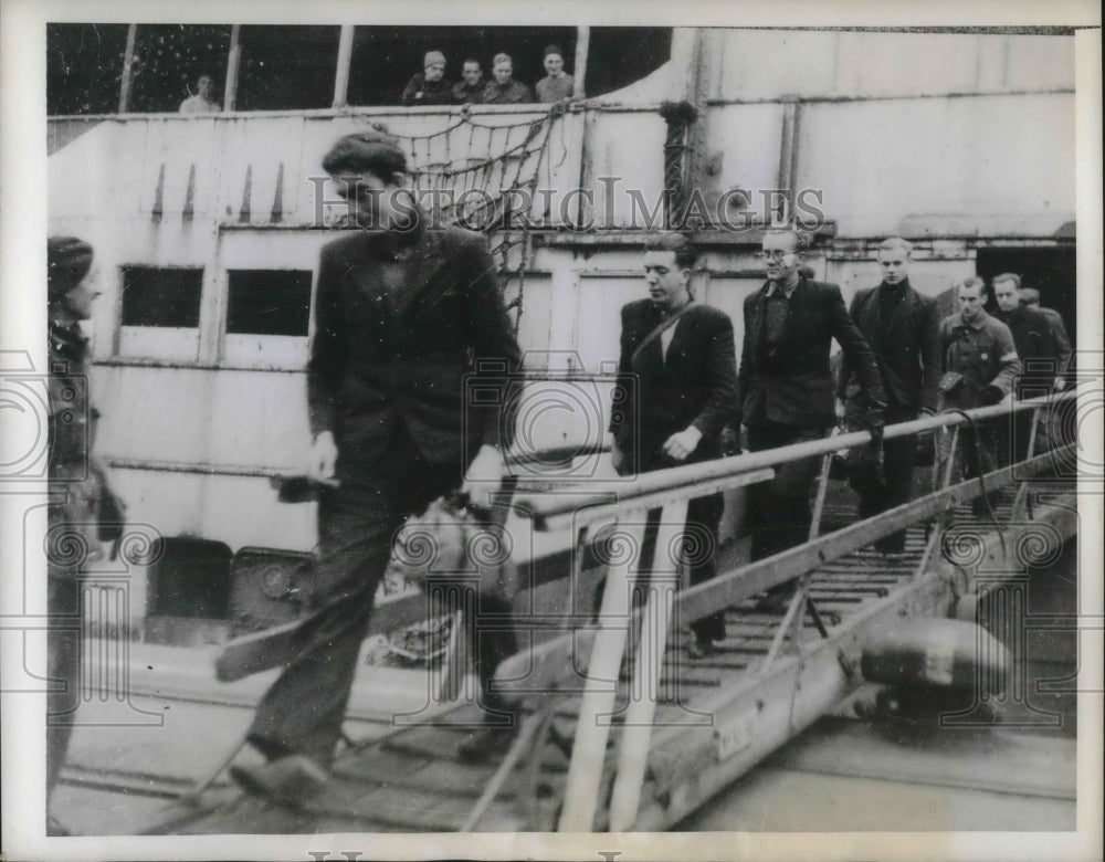 1944 England, Belgian Maquis men arrive for training-Historic Images