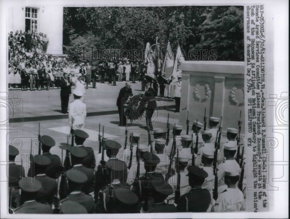 1961 Press Photo Sen. Richard B. Russell Places Wreath at Tomb of Unknown - Historic Images