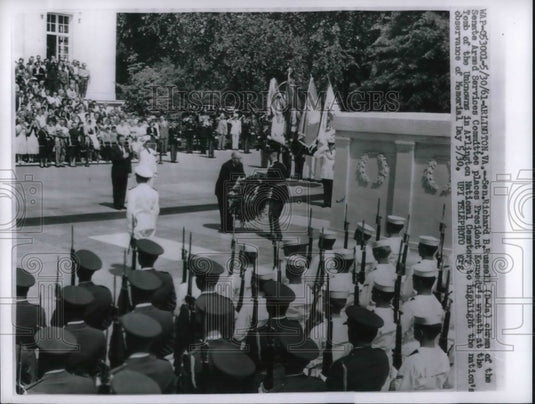 1961 Press Photo Sen. Richard B. Russell Places Wreath at Tomb of Unknown - Historic Images
