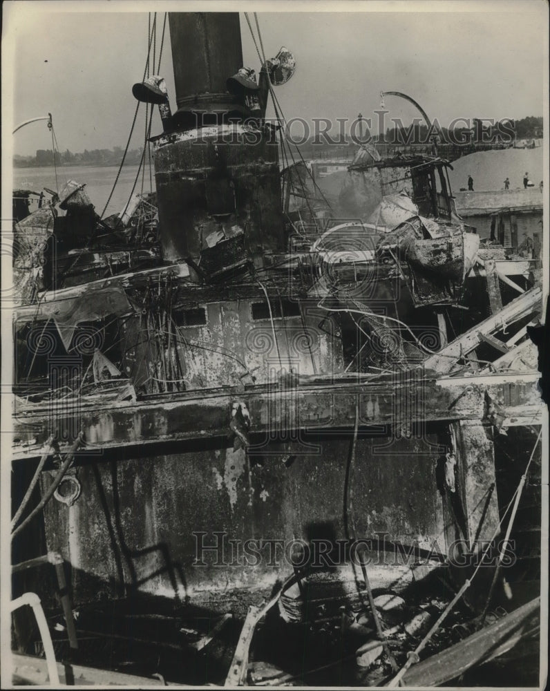 1926 Colonial Military Wrecked Boat In Fire-Historic Images