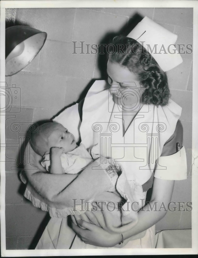 1941 Press Photo Baby William Mullinex Has Upside Down Tummy, Ruth Thompson - Historic Images