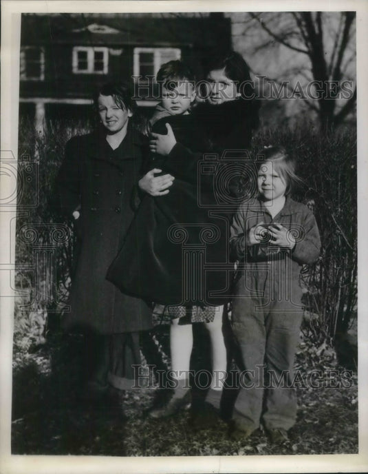 1941 Betty Marshall, Heroine Confesses to Starting Fire of Home - Historic Images