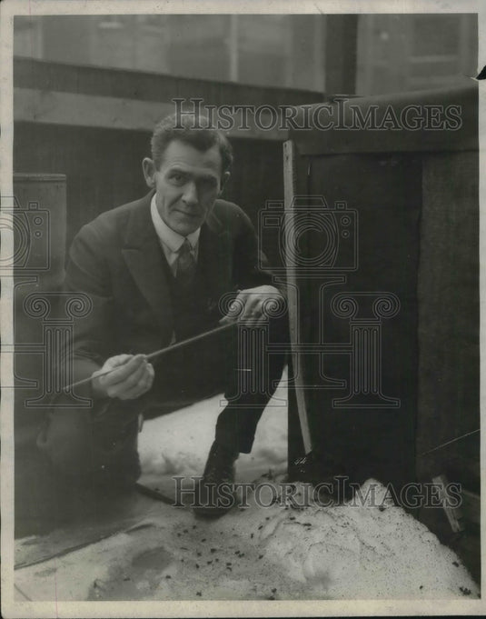 1926 Press Photo Mans Stoops Down In Snow-Historic Images