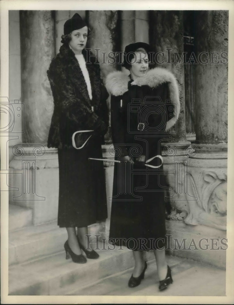 1935 Press Photo NYC Miss K.E. Morris &amp; Virginia Blunt on Palm Sunday - Historic Images