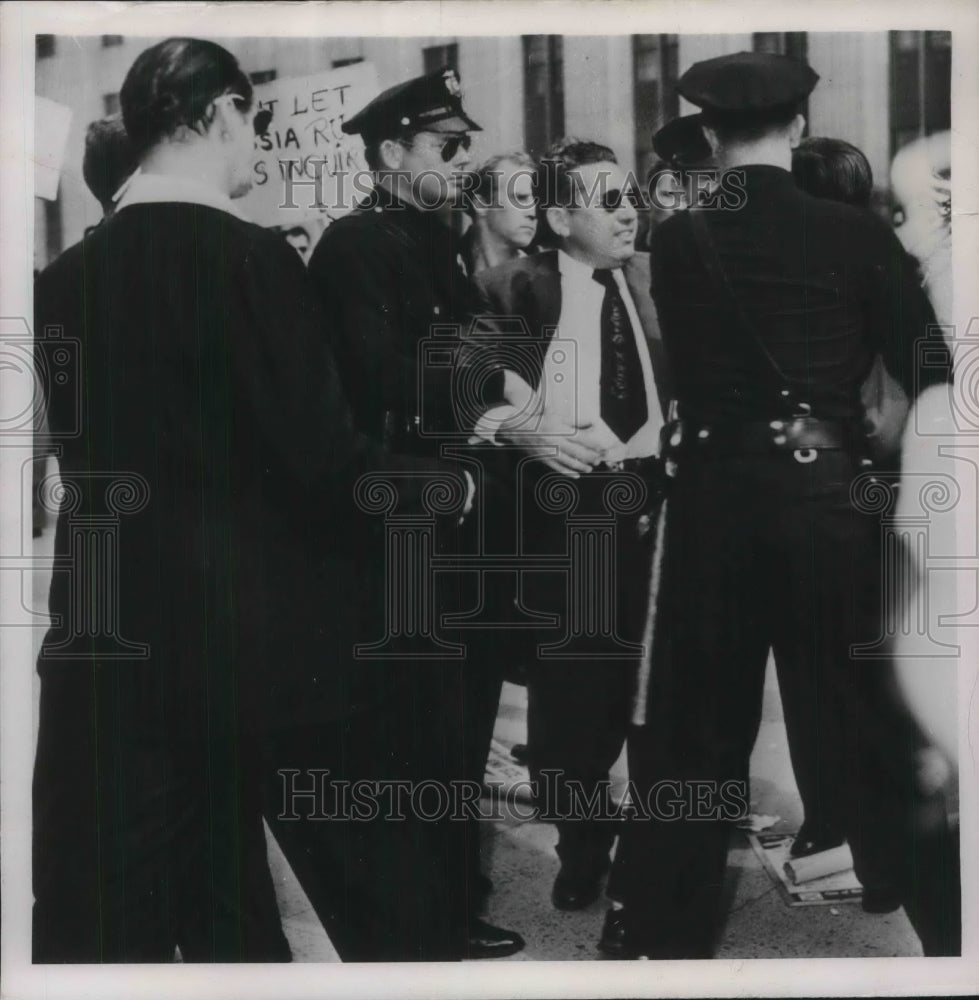 1952 Press Photo LA, Calif. Un-American Activities comm. , protestor &amp; police - Historic Images