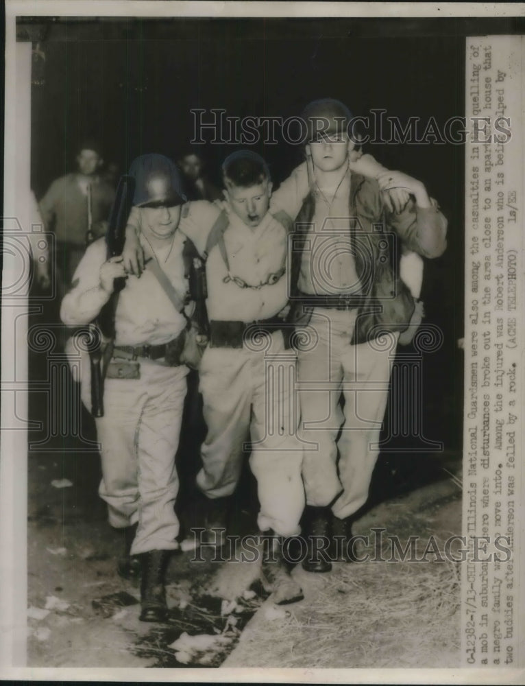 1951 Press Photo Illinois National Guardsmen Carry Robert Anderson From Mob - Historic Images