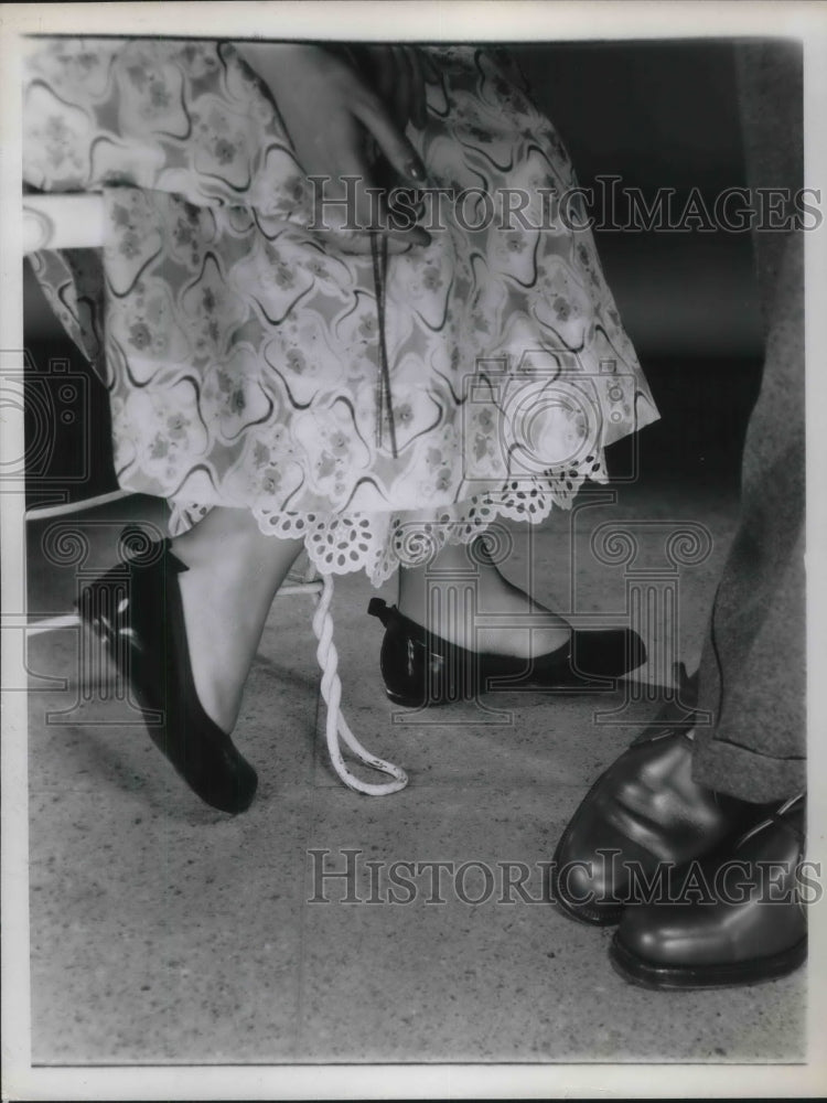 1949 A woman feet & a mans feet with fashion shoes - Historic Images