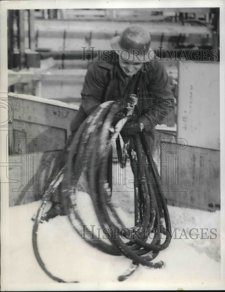 1943 Press Photo Seattle, Wash. JW Sullens of Assoc Shipbuilders - Historic Images