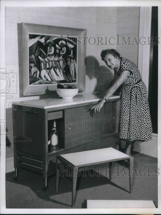 1955 Press Photo Chicago, Ill Lauretta Stanger & buffet-bar at Home Furnishing S - Historic Images