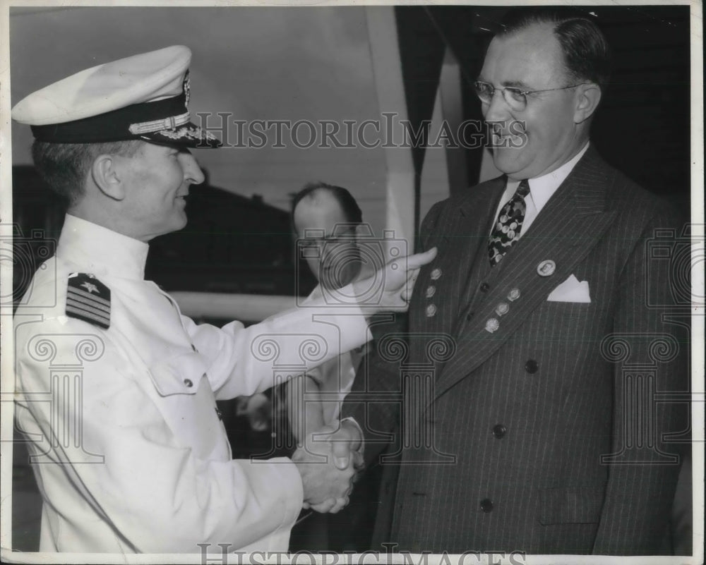 1942 Pres. Charles Wilson of General Electric, Capt. Joseph Evans - Historic Images