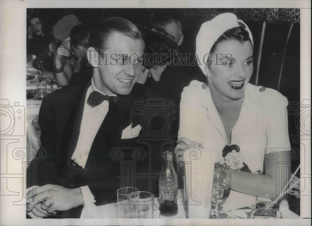 1939 Press Photo NYC, Winthrop Gardiner Jr &amp; wife Bethany Anne Beckwith - Historic Images