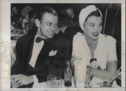1939 Press Photo NYC, Winthrop Gardiner Jr & wife Bethany Anne Beckwith - Historic Images