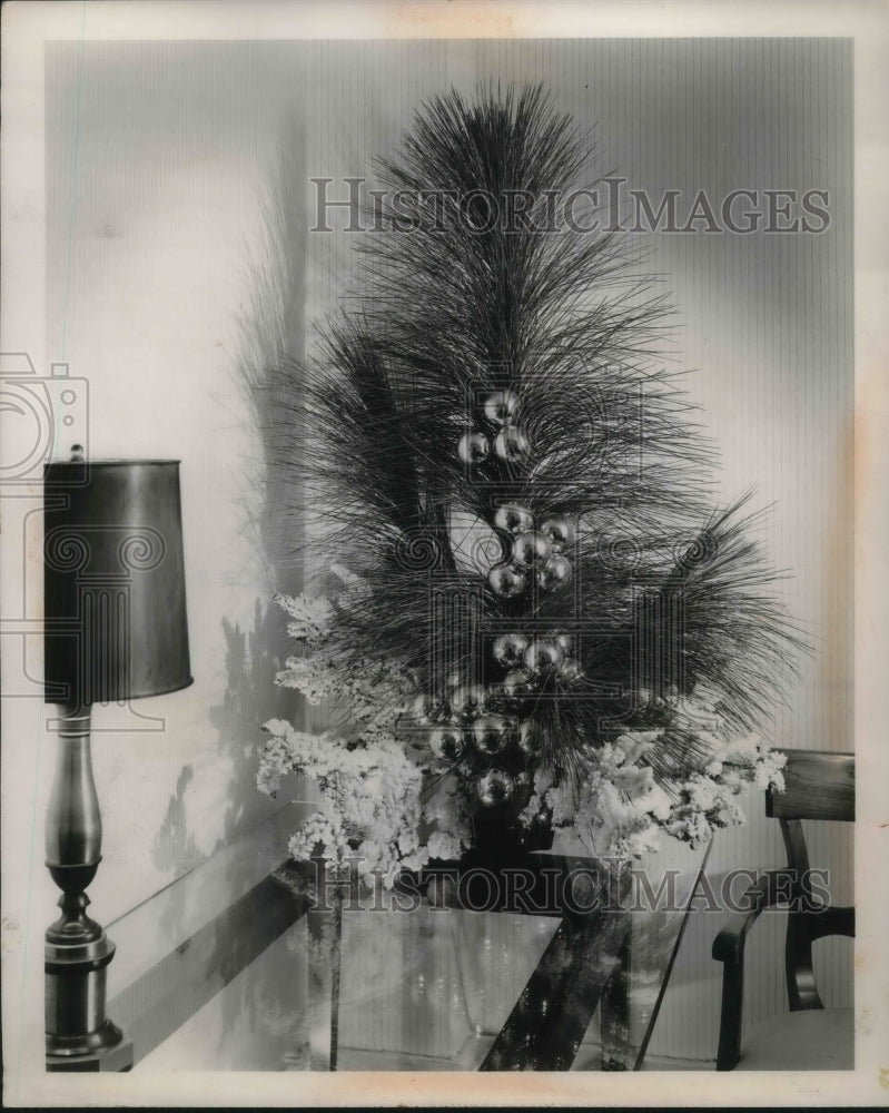 1956 Press Photo Christmas Decorations - Historic Images
