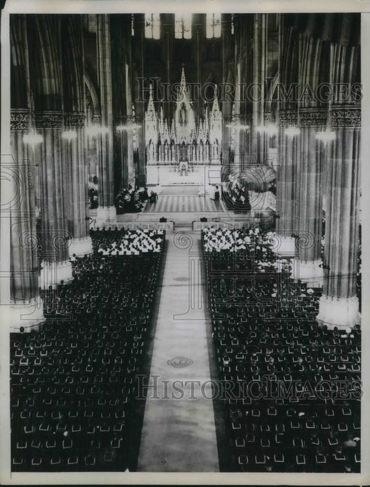 1934 St Patrick's service attended by sailors & officers of US Fleet - Historic Images