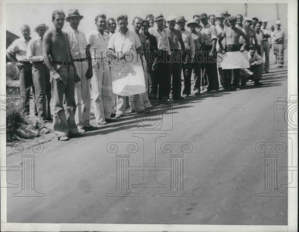 1937 Press Photo People in Picket Line in Los Angeles - Historic Images