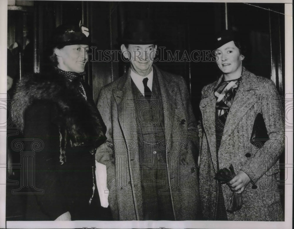 1936 Press Photo Sir Roger Keyes Departs London With His Wife And Daughter - Historic Images