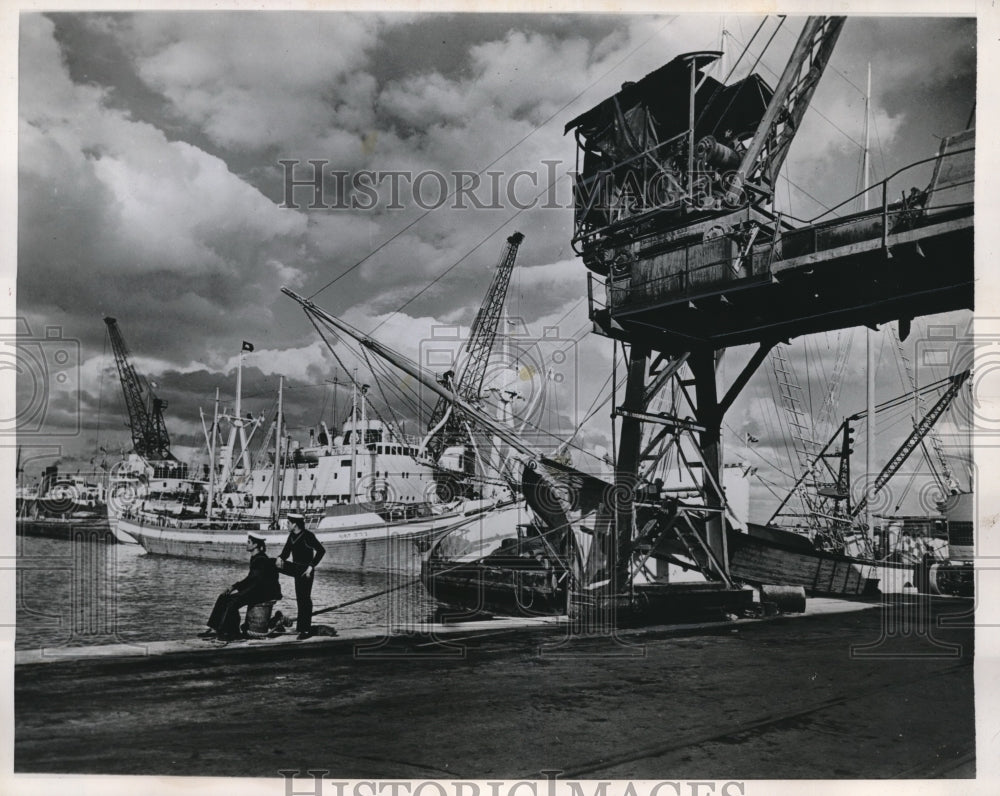 1956 Press Photo Haifa, Israel port cranes &amp; ships to be unloaded - Historic Images