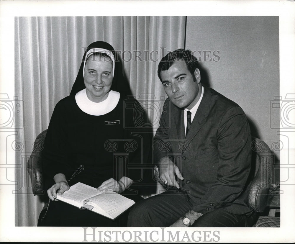 Press Photo Ohio State U sister Asbeck Teachers - Historic Images
