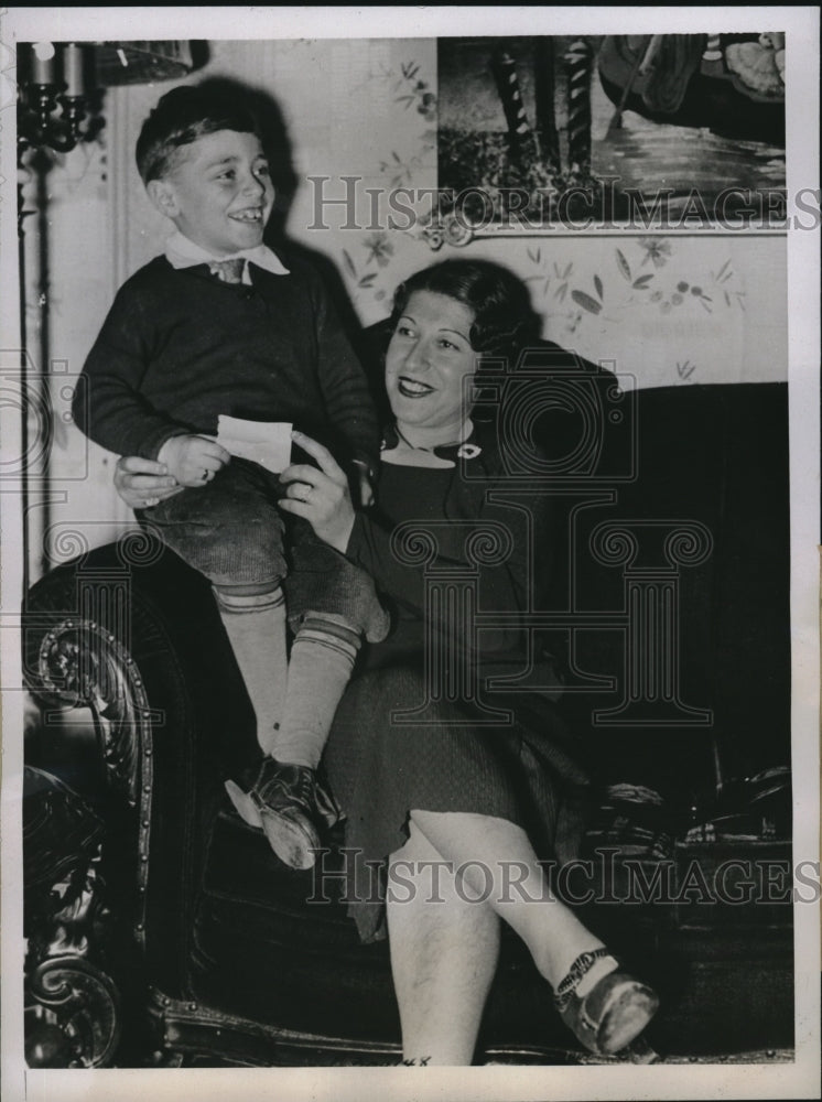 1935 Press Photo Mrs. Ann Goldberg and son lester Hospital sweepstakes - Historic Images