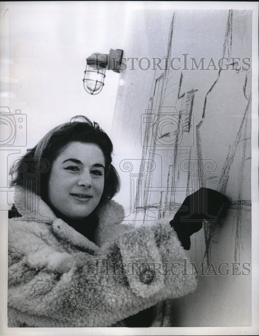 1958 Press Photo NYC, Joan Markson returns from Spain & Italy study of art - Historic Images