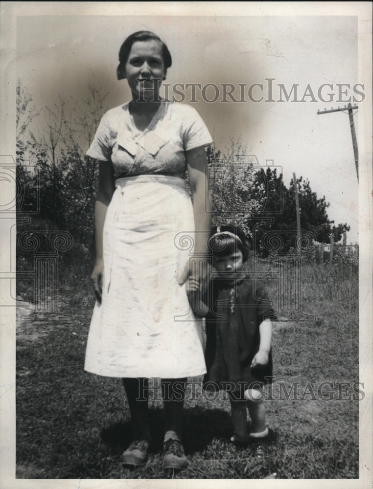 1937 Press Photo Mrs Stan Mallette &amp; daughter Vivian-Historic Images