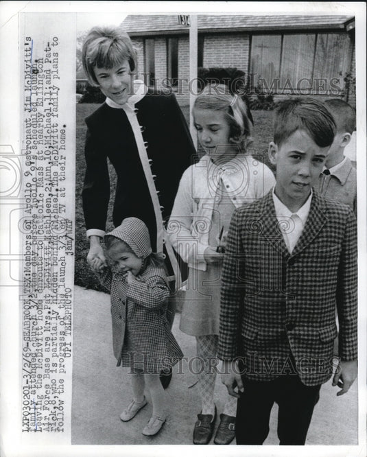 1969 Press Photo Members of Apollo 9 astronaut Jim McDivitts family attends - Historic Images