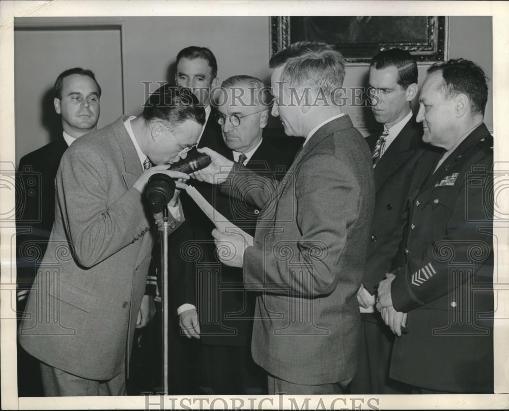 1945 Press Photo Edward McKim Sworn in Chief Administrative Asst., W. Douglas - Historic Images