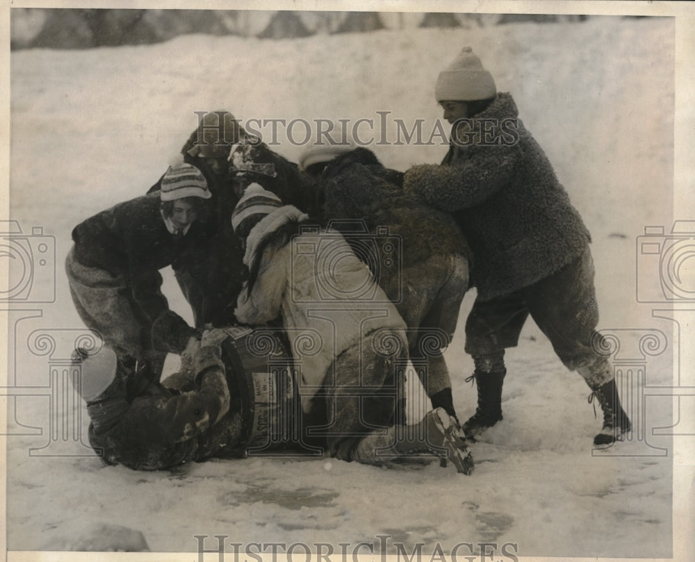 1925 Press Photo Boston girls having a romp in the snow at Quebec - Historic Images