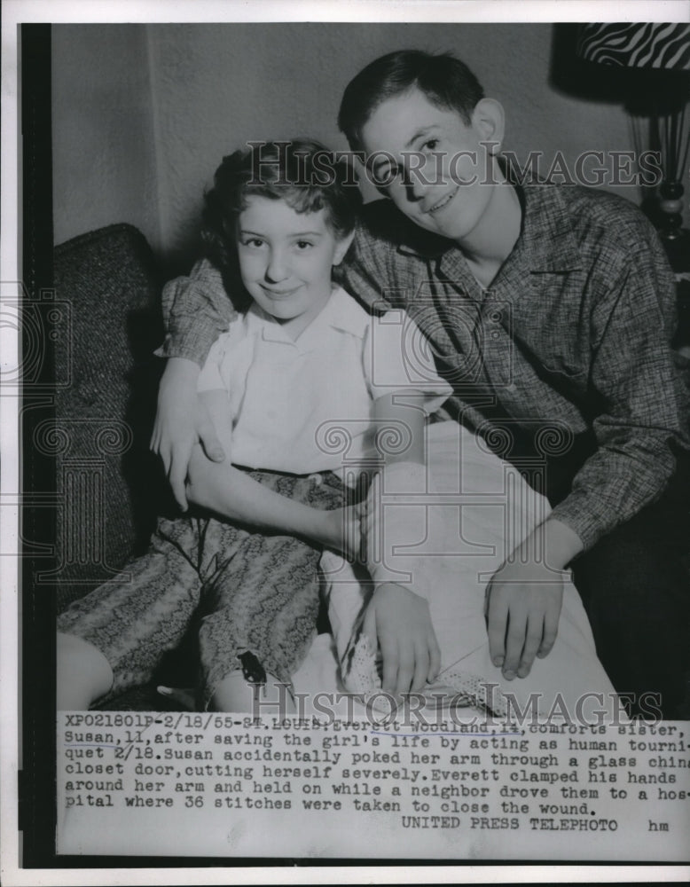 1955 Press Photo Everett Woodland comforts sister after saving her life-Historic Images