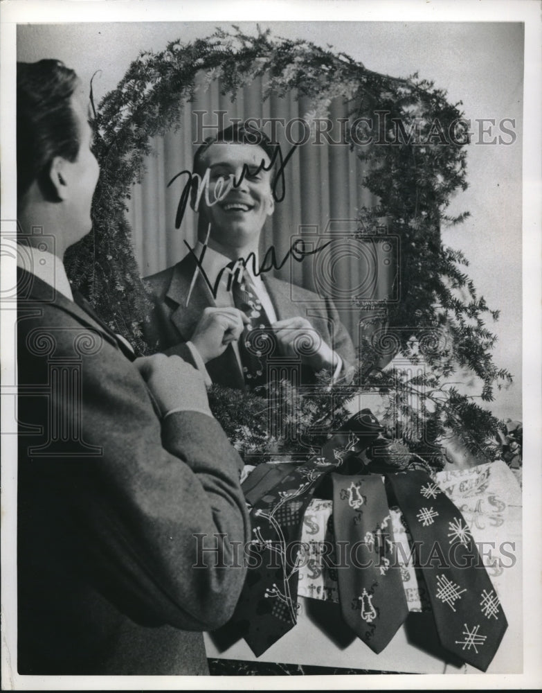 1950 Press Photo Men&#39;s Christmas Ties - Historic Images