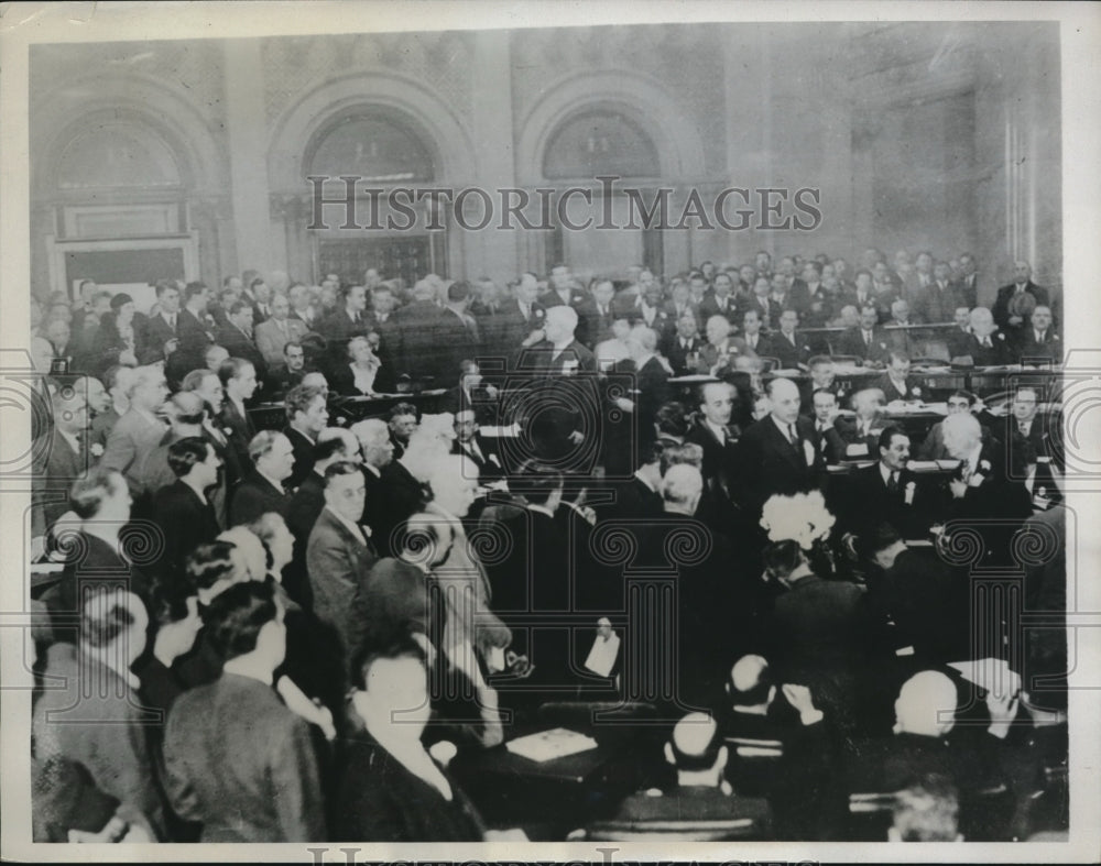 1934 Press Photo Jamming Assembly Chamber protestors against 2 % sales tax-Historic Images