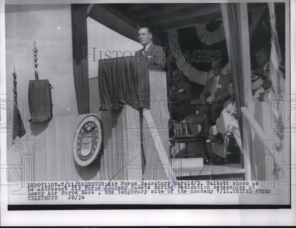 1955 Press Photo Air Force Secretary Harold Talbott Addressing Air Force Cadets-Historic Images