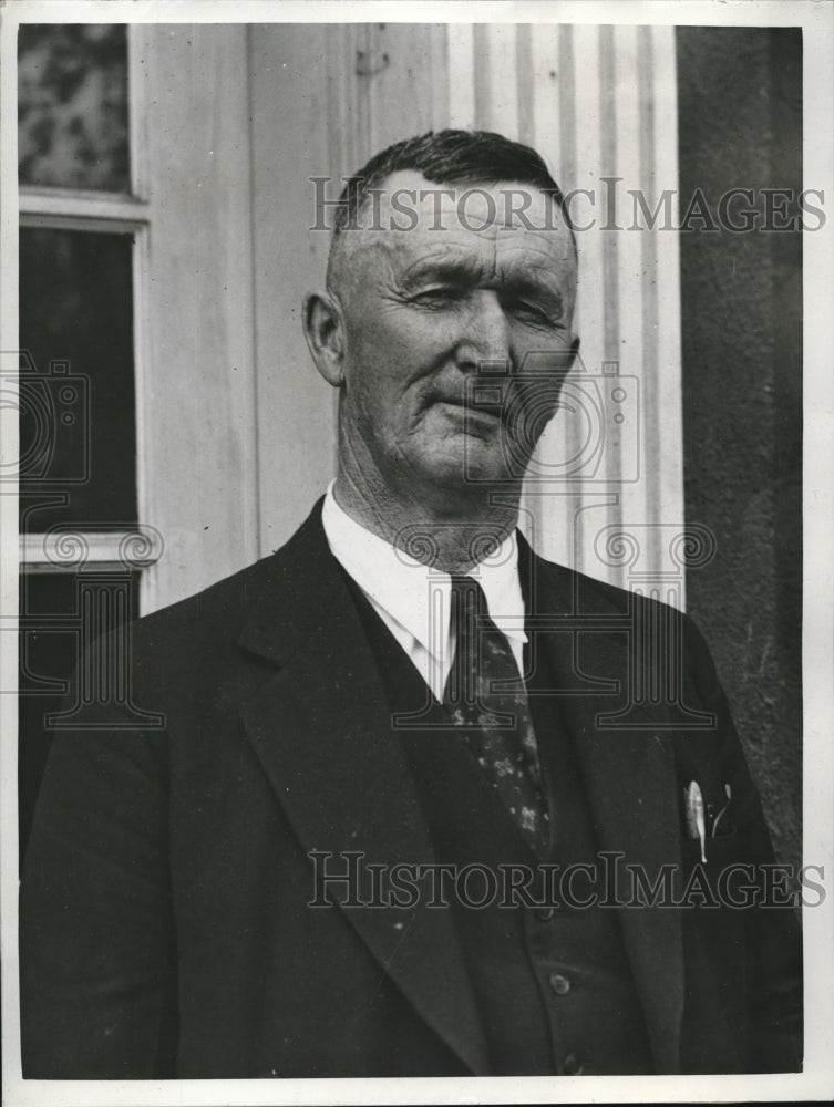 1935 Press Photo Dr. W. H. Gooch, Macon County coroner, TWA crash case - Historic Images