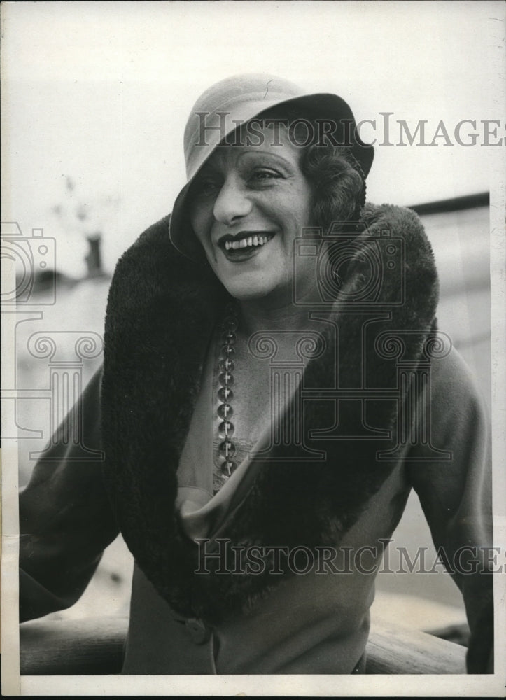 1933 Press Photo Mrs Harry Clemby arriving home on the S.S. Europa - Historic Images