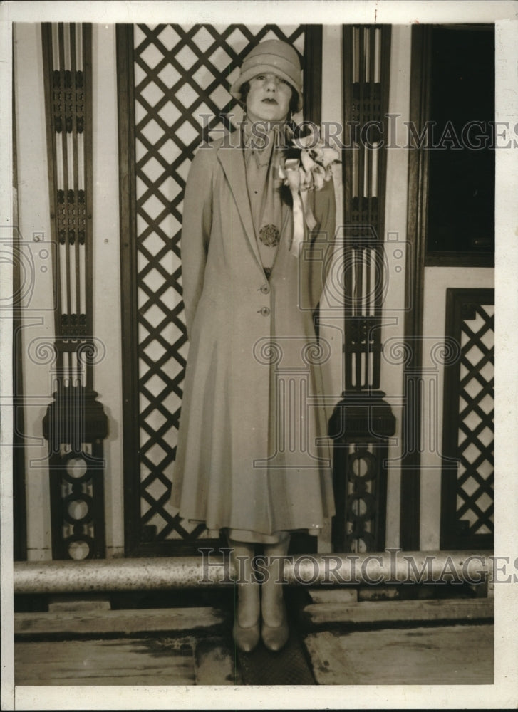 1932 Press Photo Socialite Mrs. Harry Glemby after being robbed in her home-Historic Images