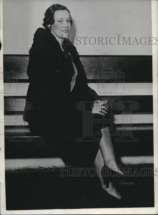 1933 Dorothy Wells of Sedalia,MO arrested in hold - Historic Images