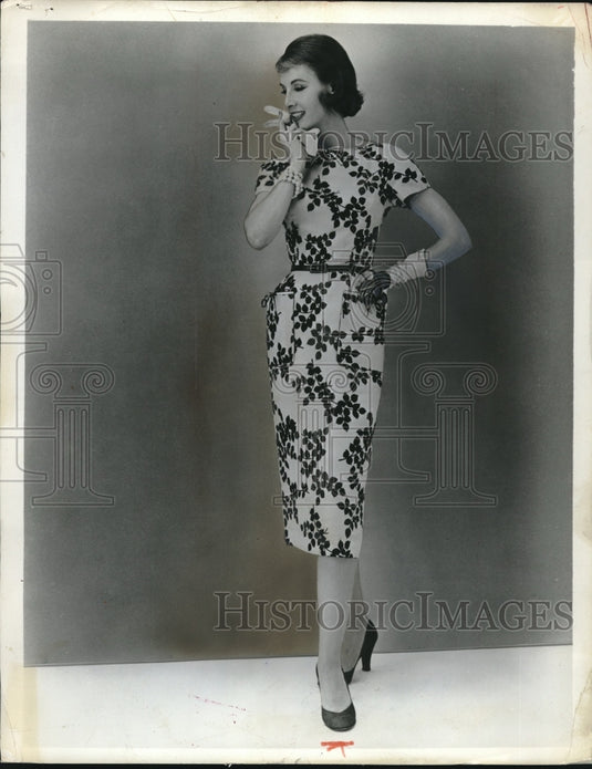 1956 Press Photo Model Wearing Fitted Printed Short Sleeve Dress - Historic Images