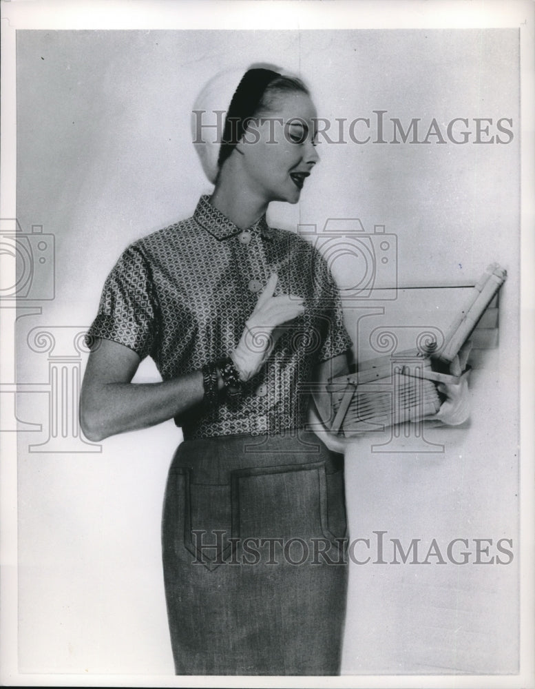 1956 Press Photo Model Wears Printed Polish Cotton Blouse &amp; Straight Line Skirt-Historic Images