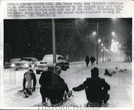 1966 Press Photo Children Sled Down University Avenue In Little Rock, AR - Historic Images