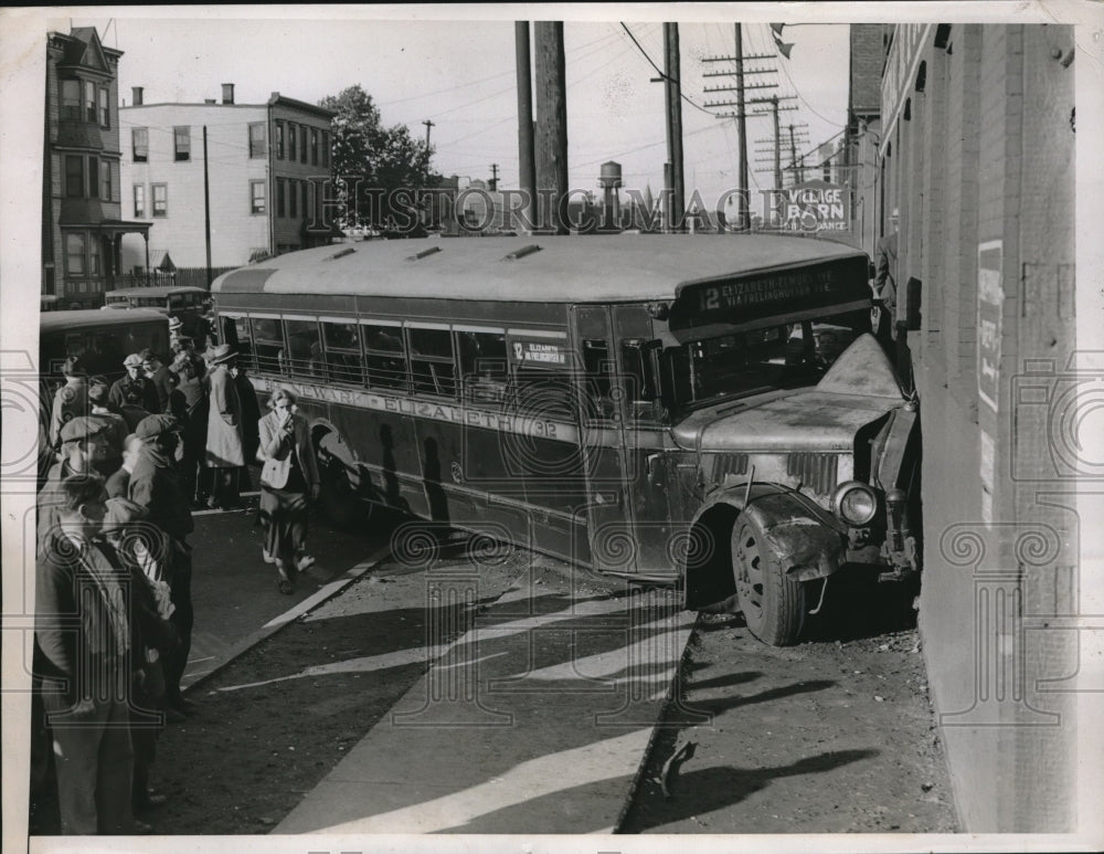 1935 33 passengers of bus slightly injured bus collides with car-Historic Images